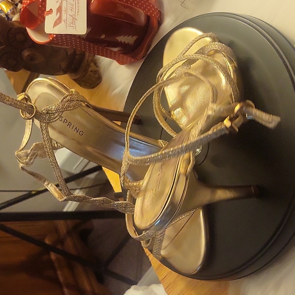 Gold shoes size 8 - Picture 7 of 8